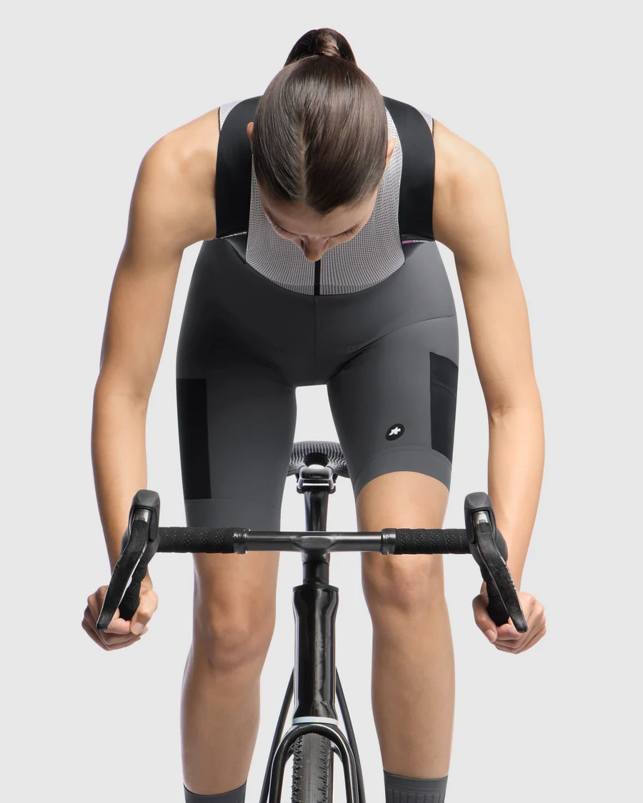 Cuissard Court à Bretelles ASSOS TACTICA KIESKAFER T5 GRAVEL Femme Gris - Image 8