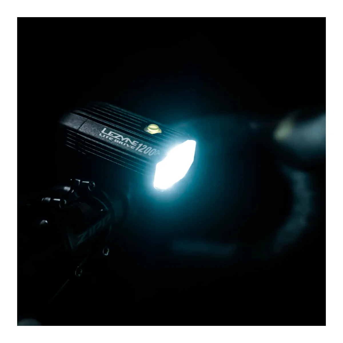 Éclairage Avant LEZYNE LITE DRIVE 1200+ Noir - Image 7