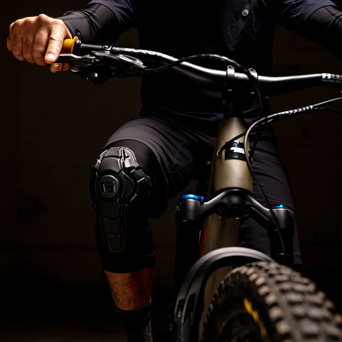 Genouillères G-FORM PRO-X3 Noir Matt - Image 3