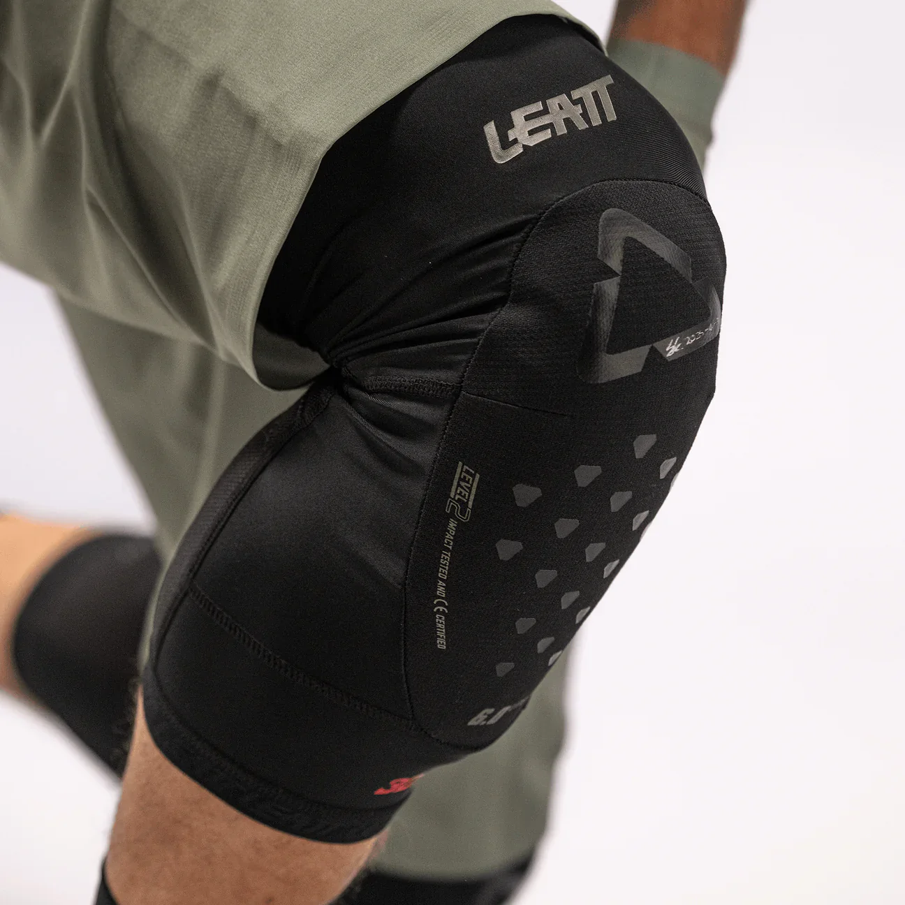 Genouillères LEATT 6.0 EVO LITE Noir - Image 4