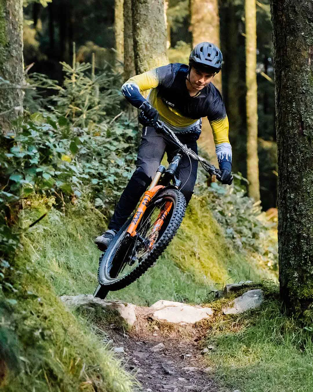 Maillot DHARCO RACE ACID RAIN Manches Longues Noir/Jaune - Image 9