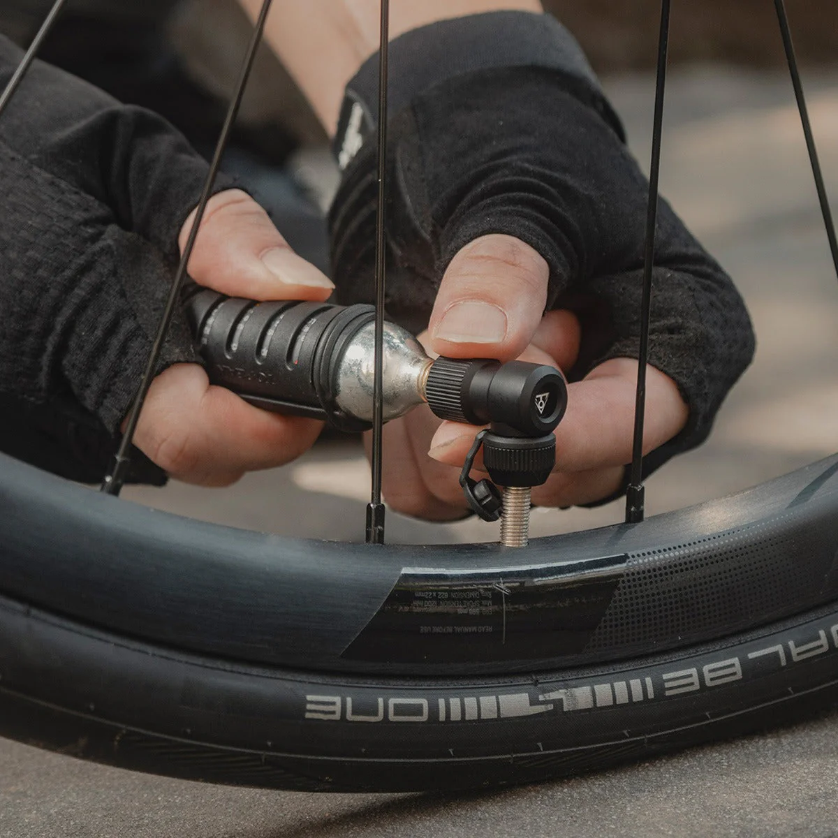 Percuteur CO2 TOPEAK NANO AIRBOOSTER L + Cartouche CO2 Filetée 16 g (x1) - Image 2