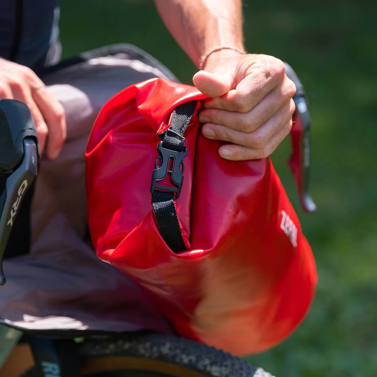 Sacoche de Guidon ZEFAL Z ADVENTURE F10 10L Rouge - Image 18